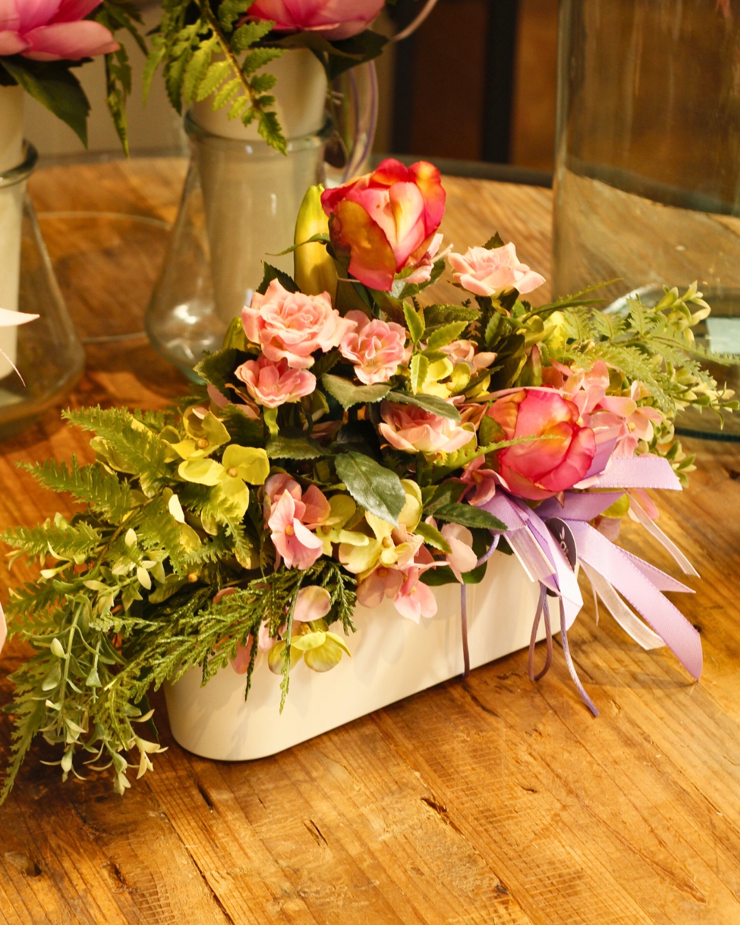 Ens preparem per Tots Sants amb arranjaments florals plens de sentiment